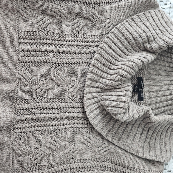 Cozy Gray Women's Sweater - Picture 4 of 4